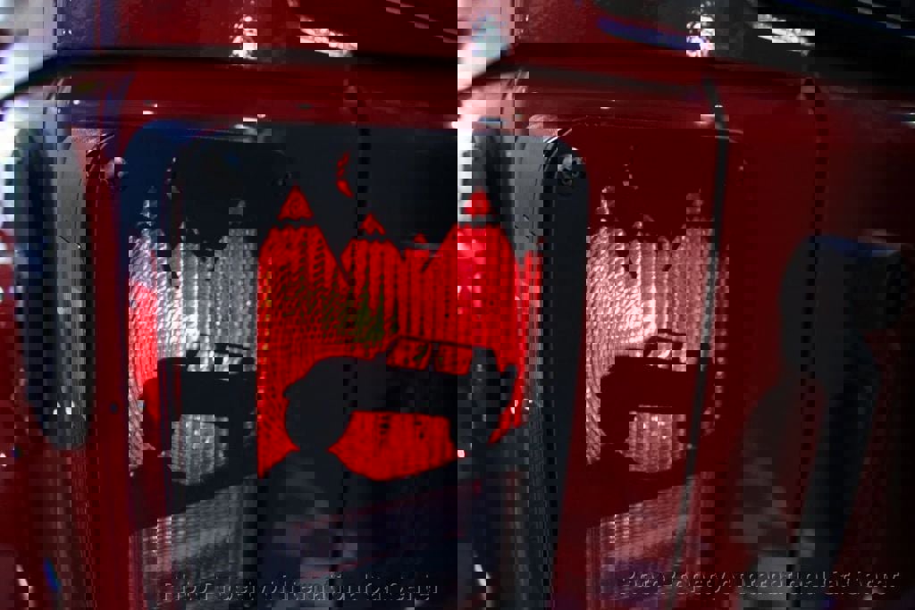 Used 2015 Jeep Wrangler Unlimited Sahara w/ Dual Top Group image 6