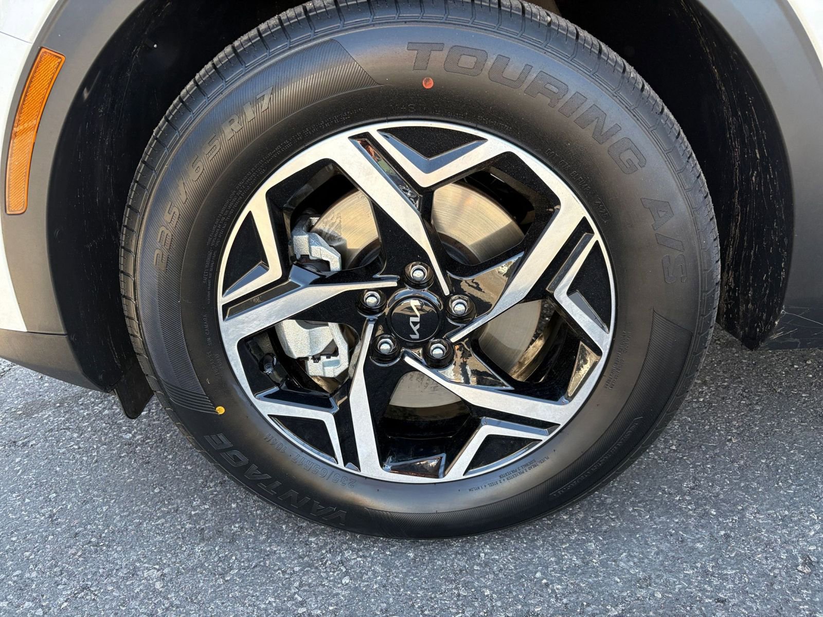 Used 2025 Kia Sportage LX image 29