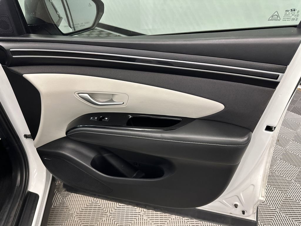 Used 2024 Hyundai Tucson Limited FWD image 16