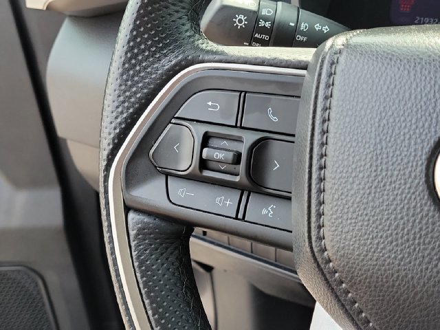 Used 2025 Toyota Sequoia SR5 AWD/4WD image 31
