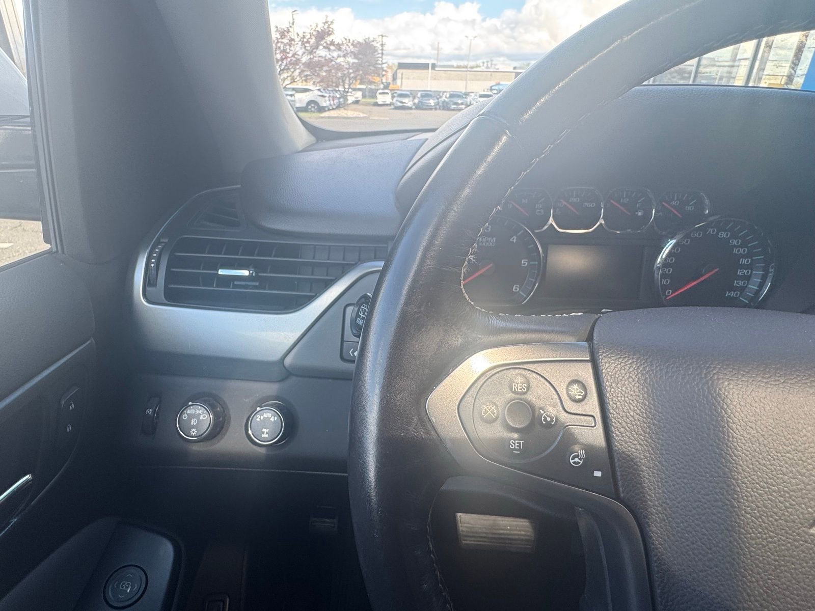 Used 2018 Chevrolet Suburban LT image 25