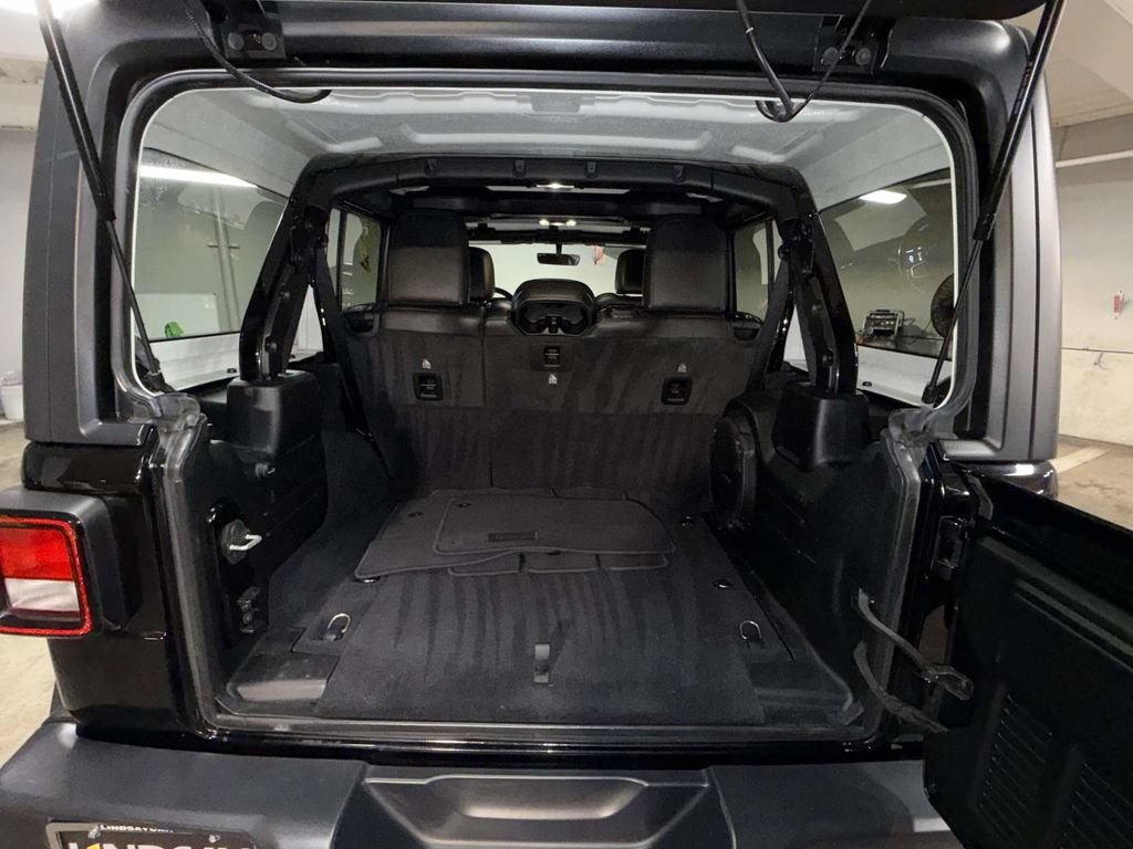 Used 2020 Jeep Wrangler Unlimited Rubicon w/ Dual Top Group AWD/4WD image 17