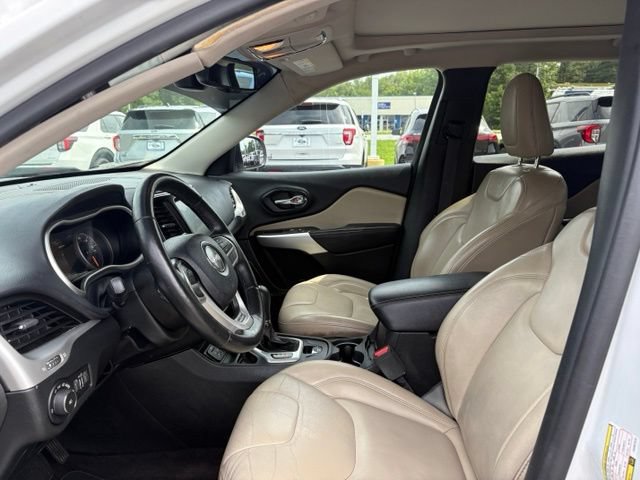 Used 2017 Jeep Cherokee Limited FWD image 9