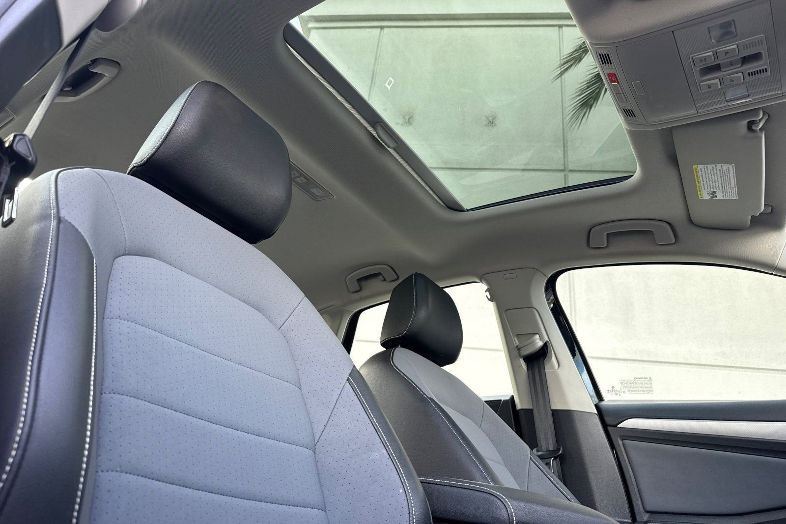 Used 2025 Volkswagen Jetta SE FWD image 16