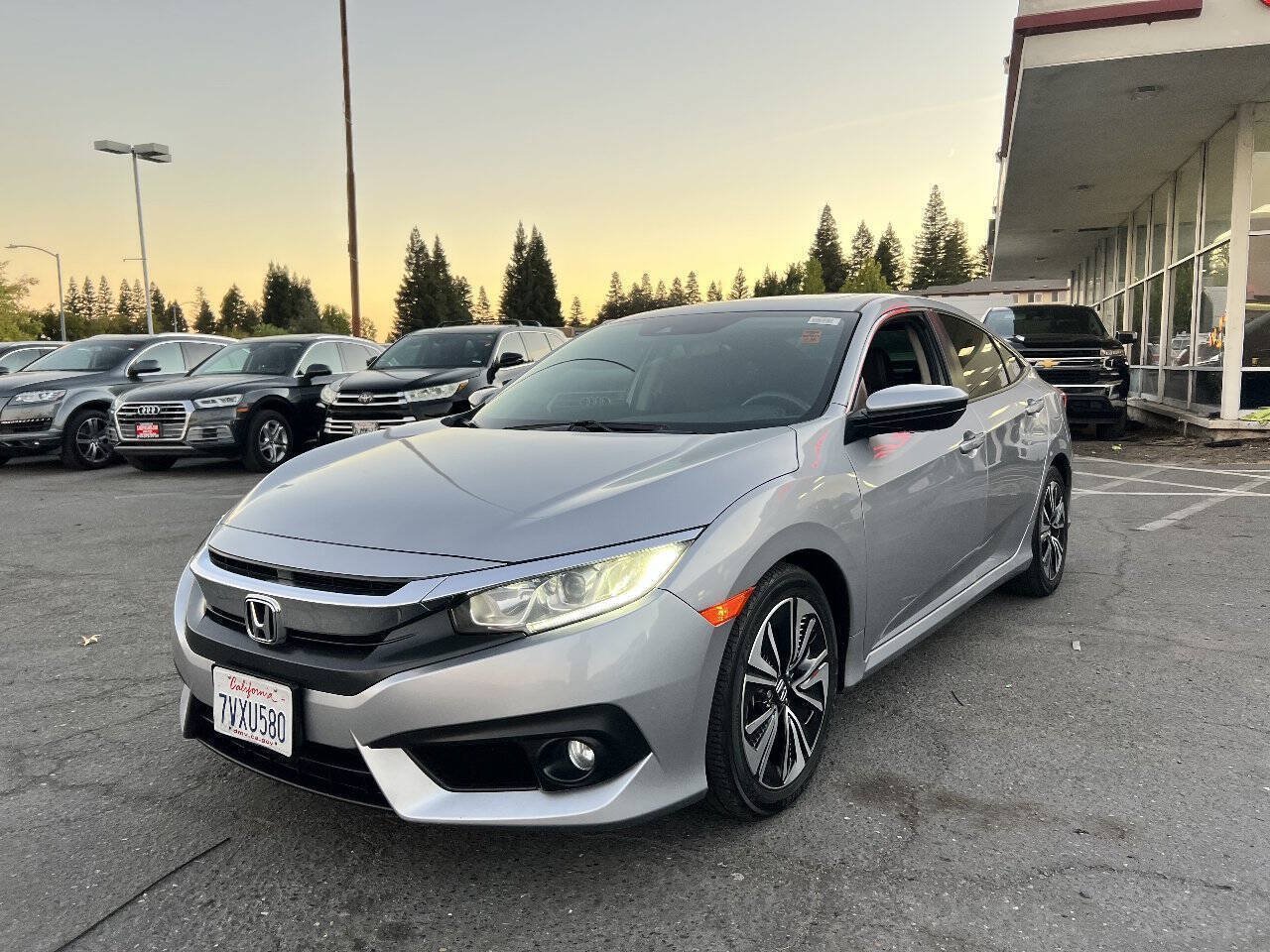 Used 2017 Honda Civic EX-L image 4