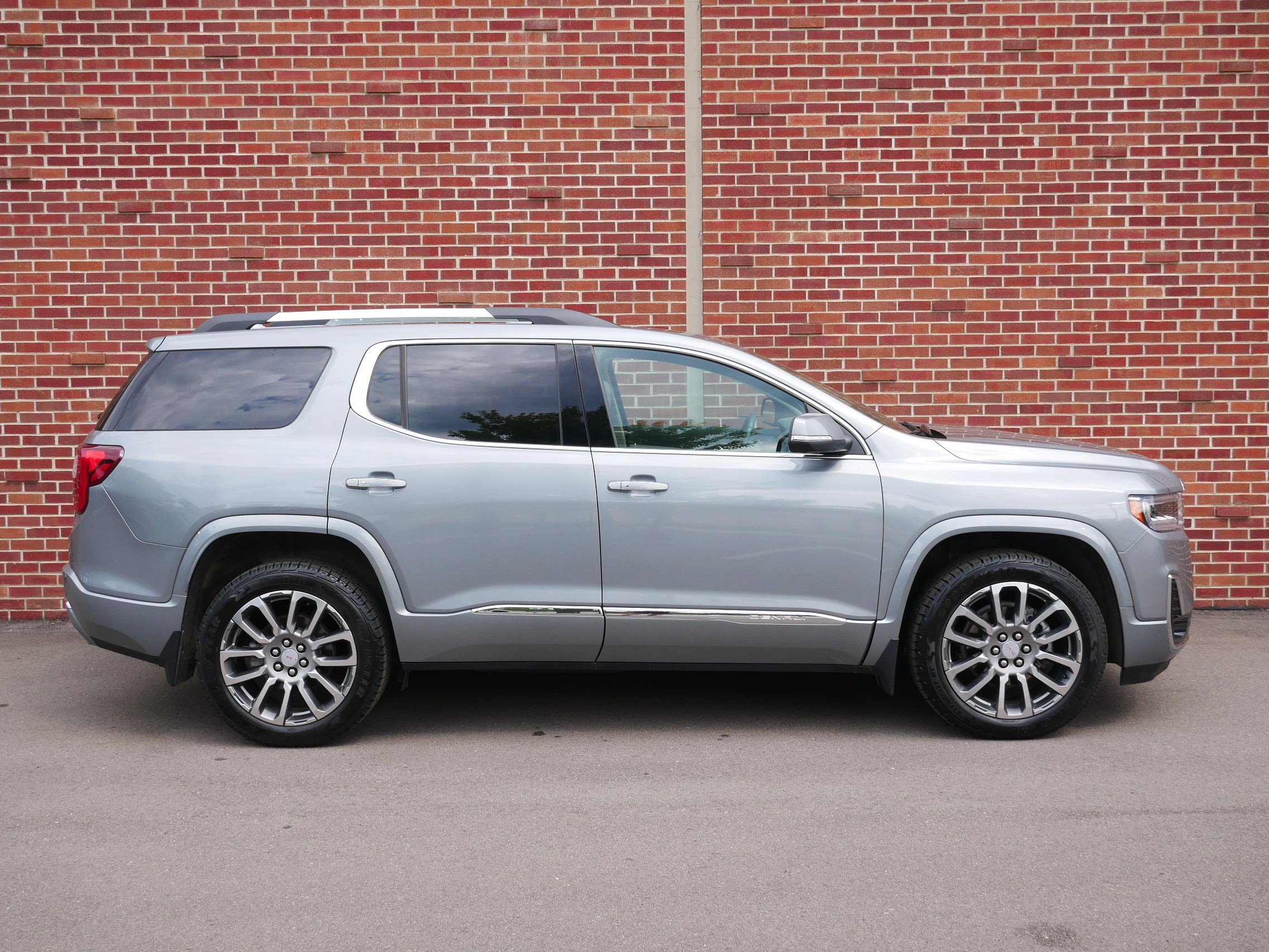 Used 2023 GMC Acadia Denali w/ Denali Ultimate Package AWD/4WD image 26