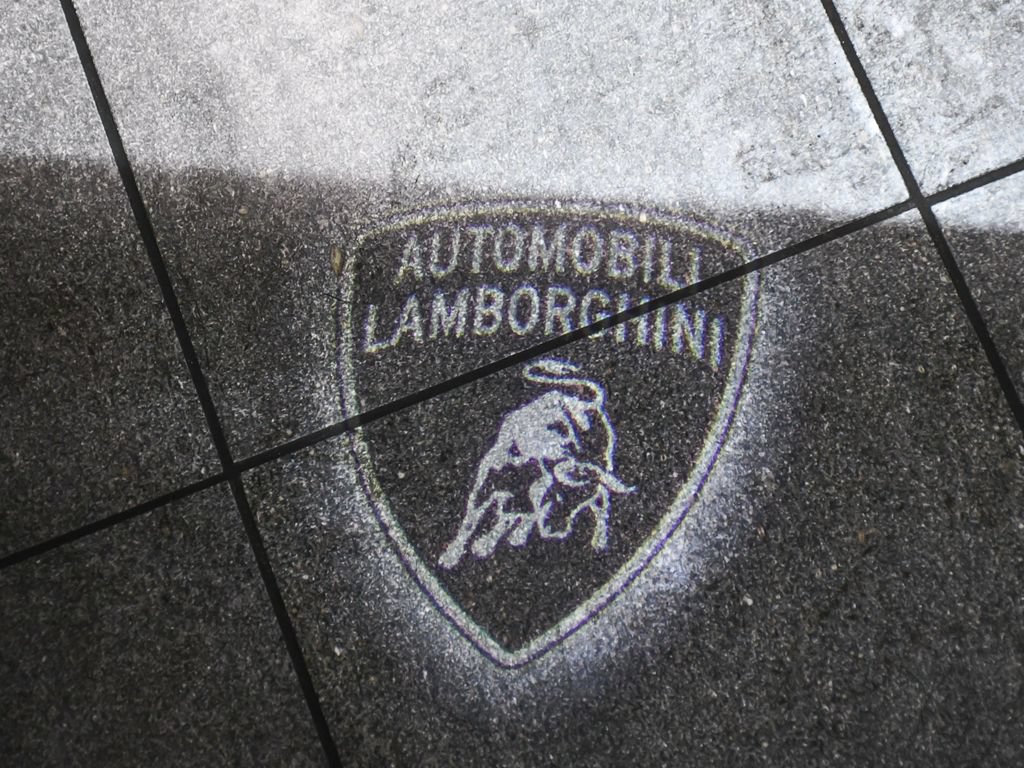 Used 2022 Lamborghini Urus AWD/4WD image 23
