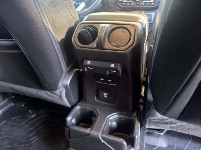 Used 2023 Jeep Gladiator Overland AWD/4WD image 16