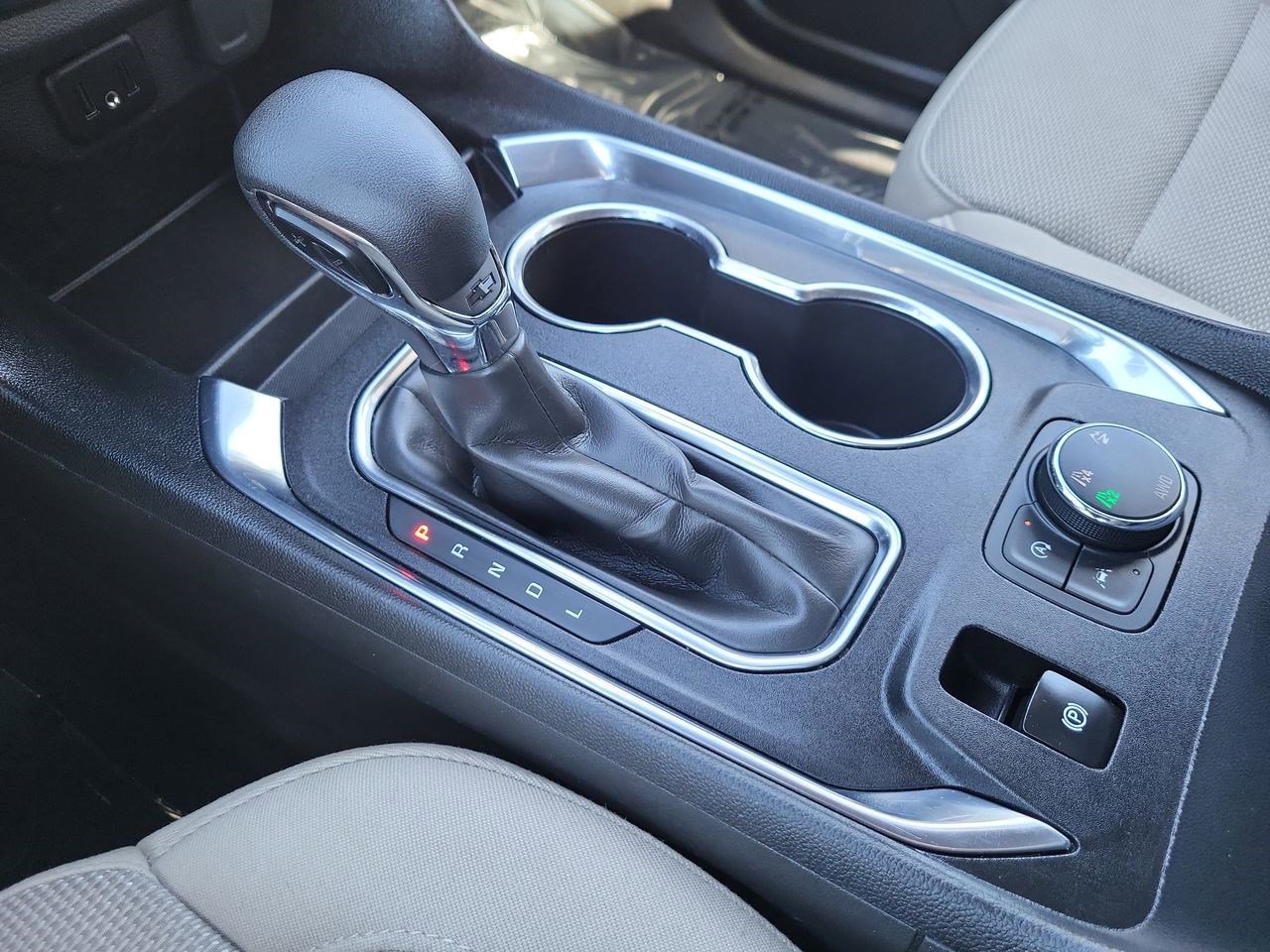 Used 2023 Chevrolet Traverse LS image 21