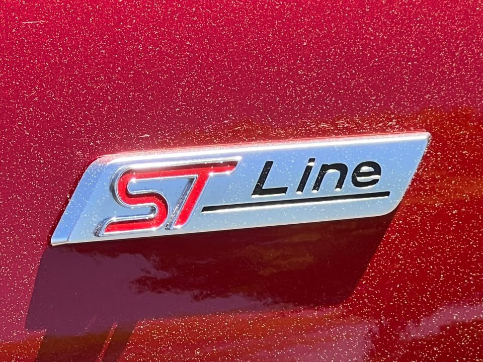 Certified 2023 Ford Escape ST-Line Elite AWD/4WD image 2