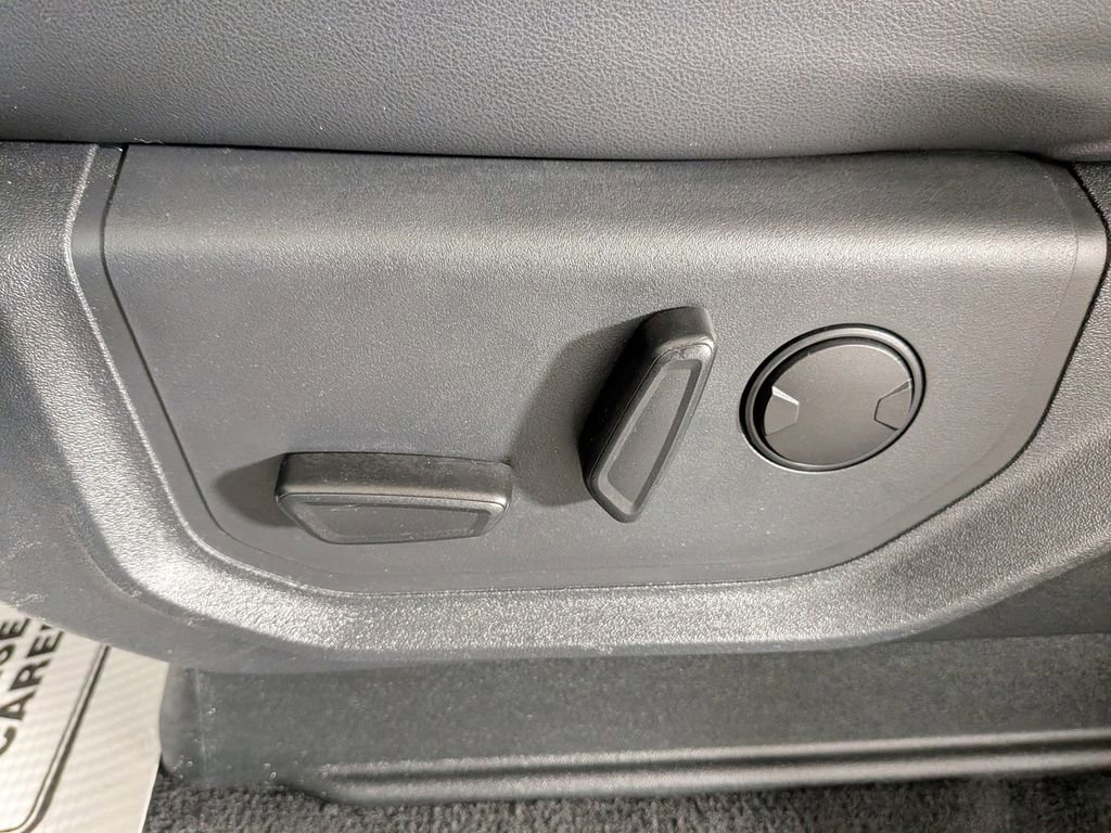 Used 2024 Ford Expedition Max XLT image 18