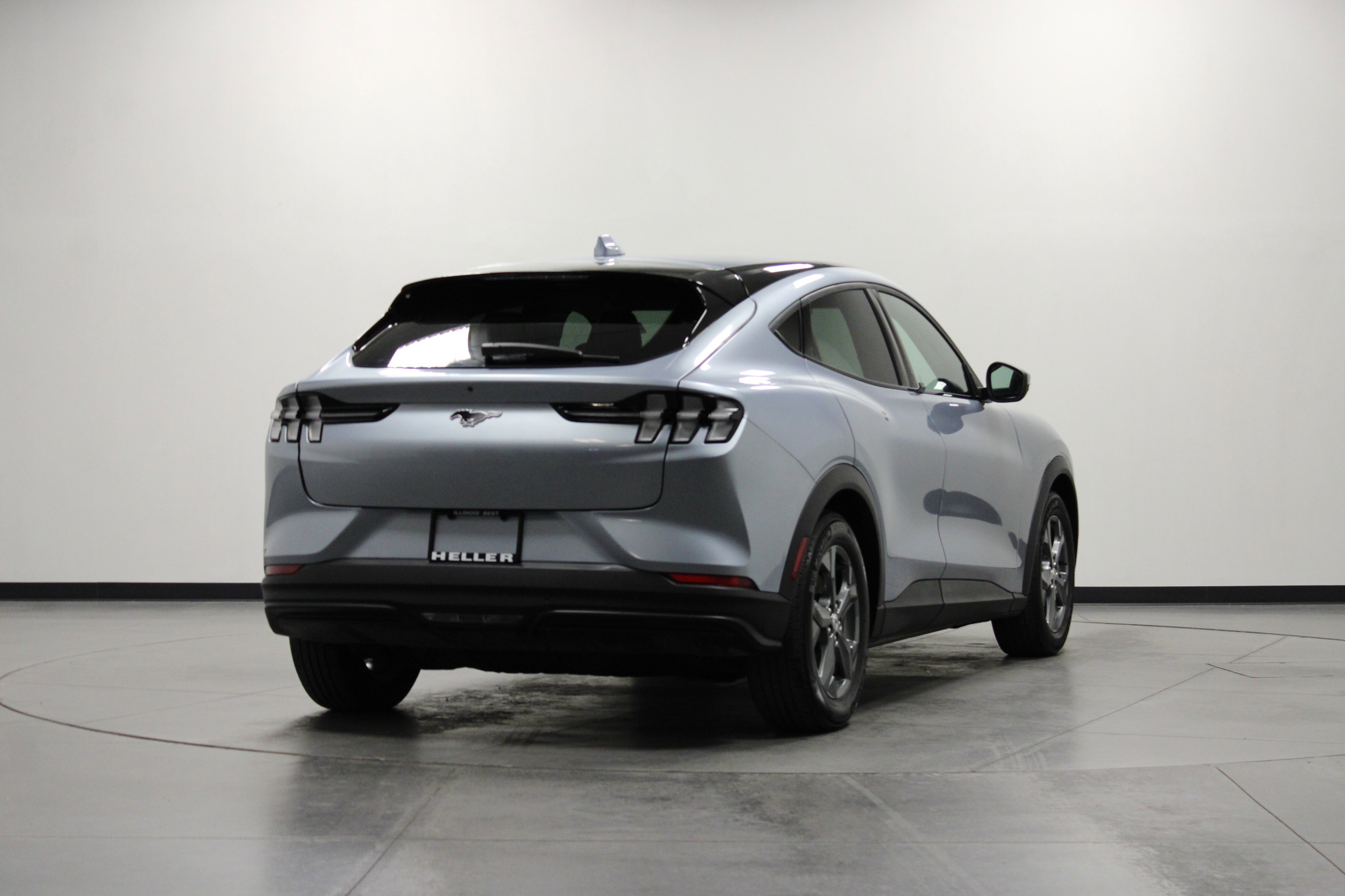 Used 2022 Ford Mustang Mach-E Select image 4