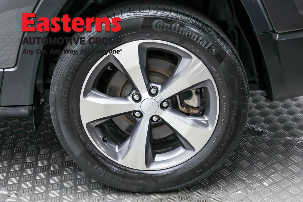 Used 2021 Jeep Cherokee Limited image 8