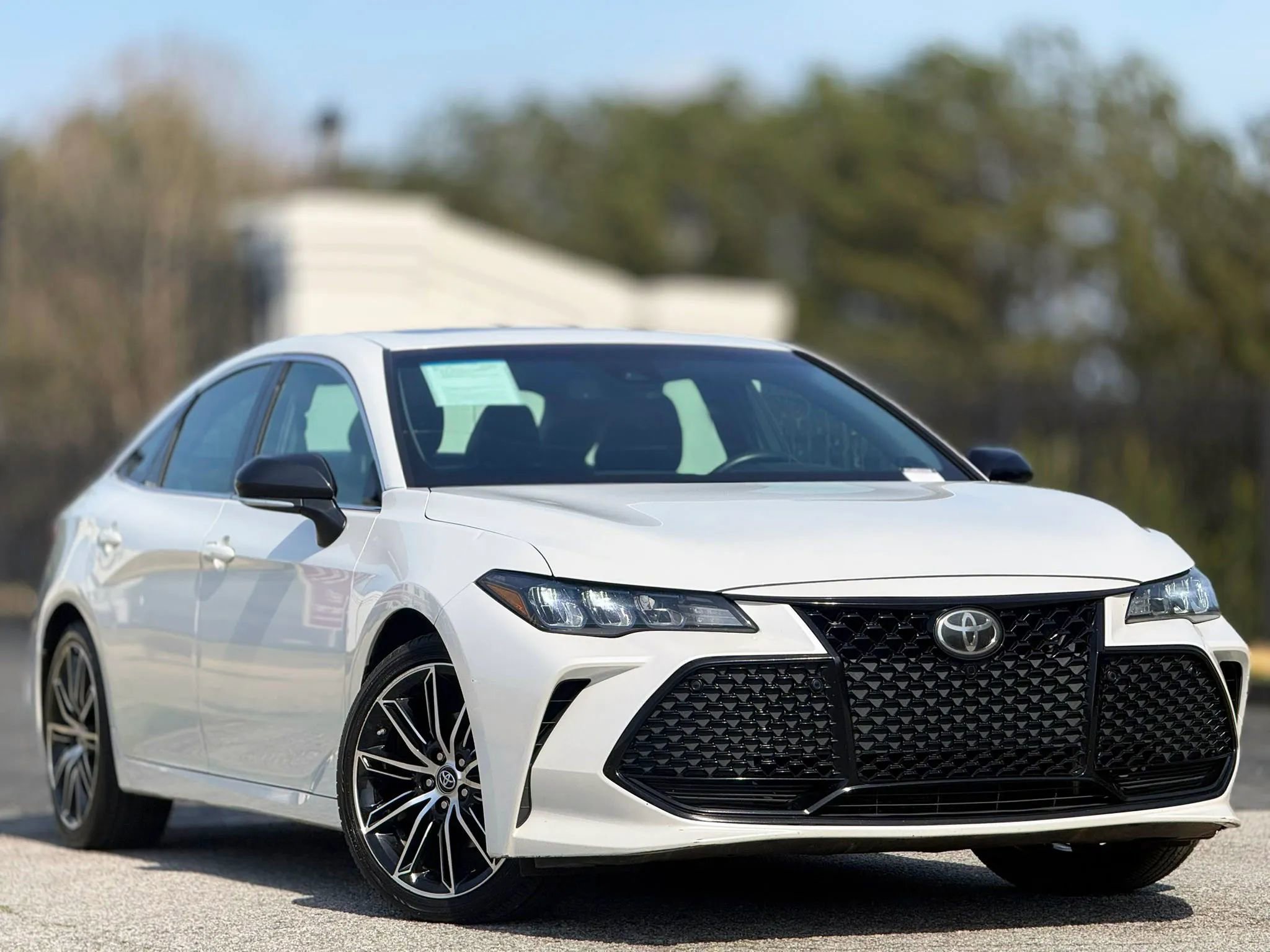 Used 2019 Toyota Avalon XSE image 4