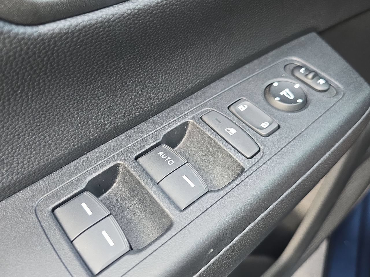Used 2025 Honda CR-V LX image 23