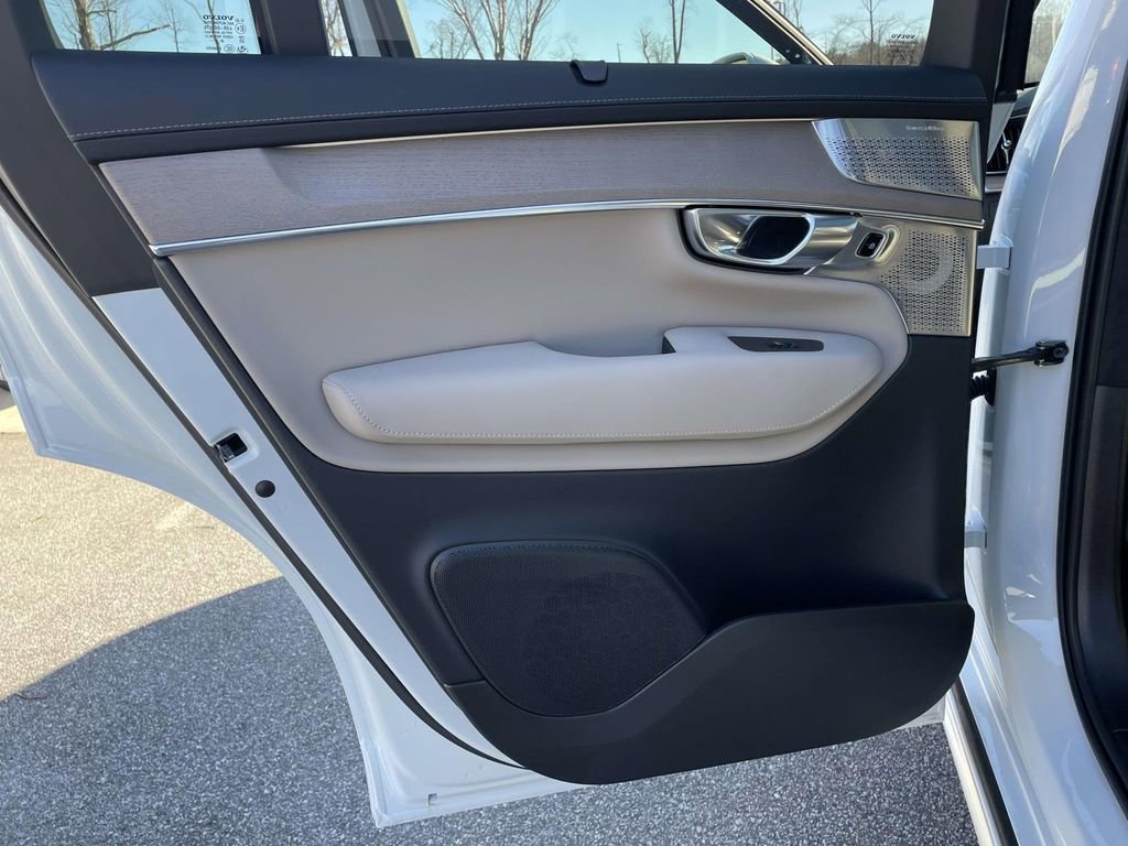 New 2026 Volvo XC90 B6 Ultra w/ Lounge Package image 2