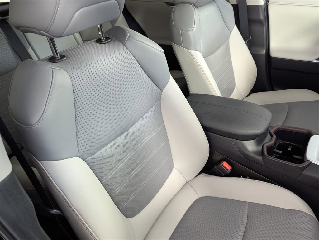 Used 2022 Toyota RAV4 Limited image 32