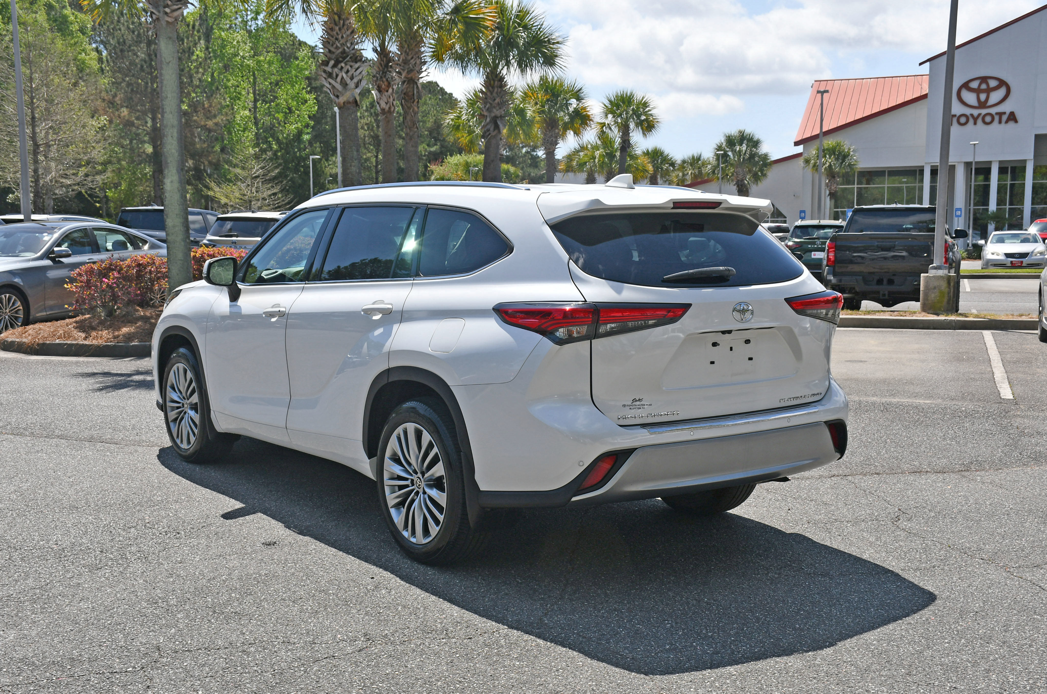 Used 2021 Toyota Highlander Platinum image 3