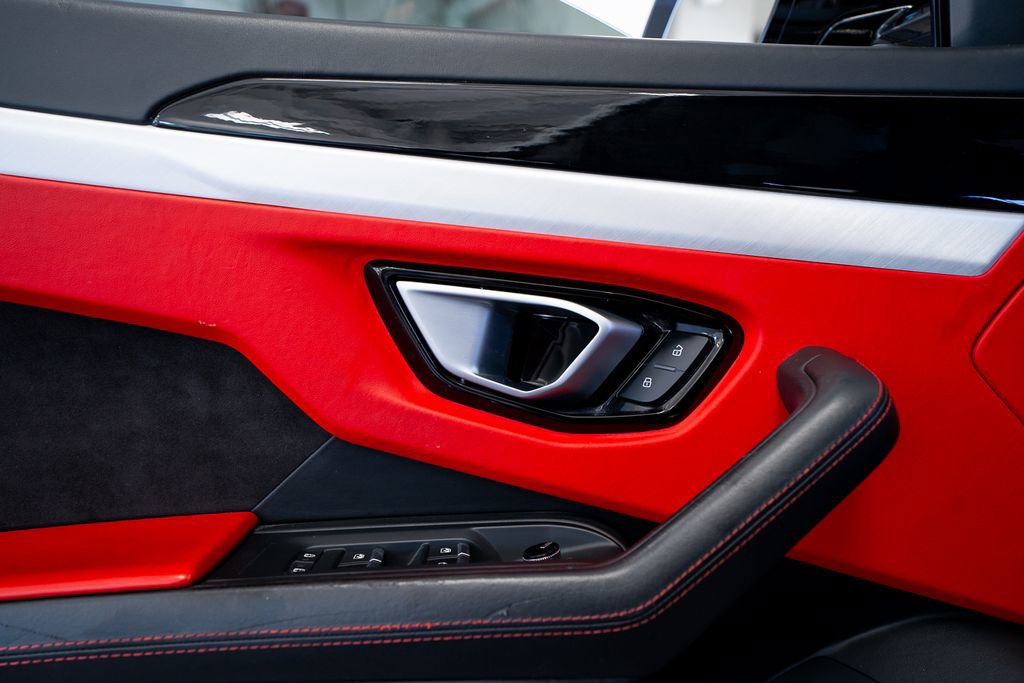 Used 2022 Lamborghini Urus AWD/4WD image 29