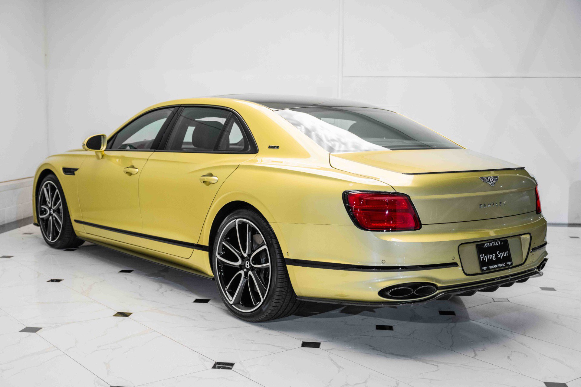 Used 2024 Bentley Flying Spur V8 image 3