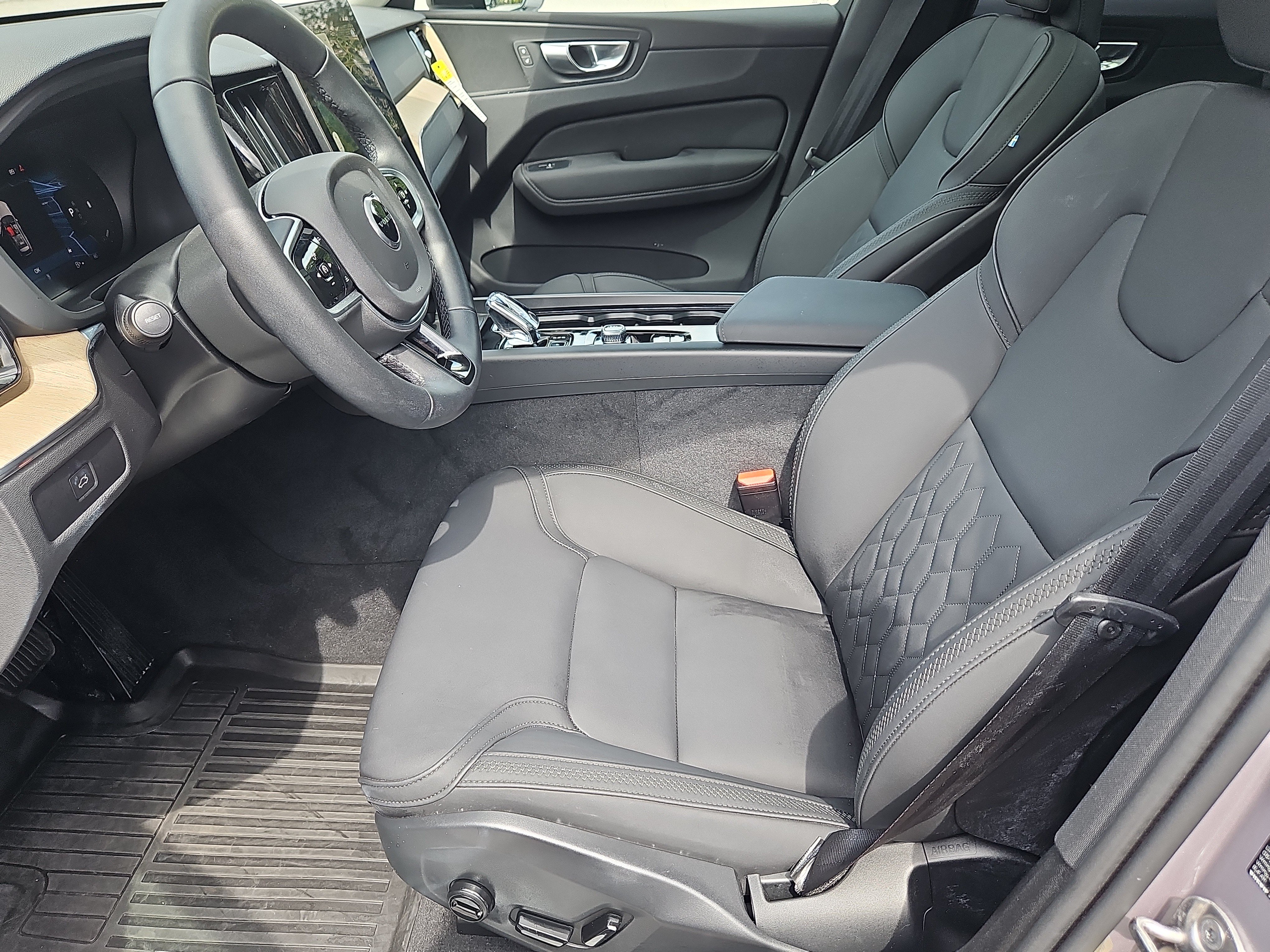 Used 2026 Volvo XC60 B5 Plus w/ Protection Package Premier AWD/4WD image 32