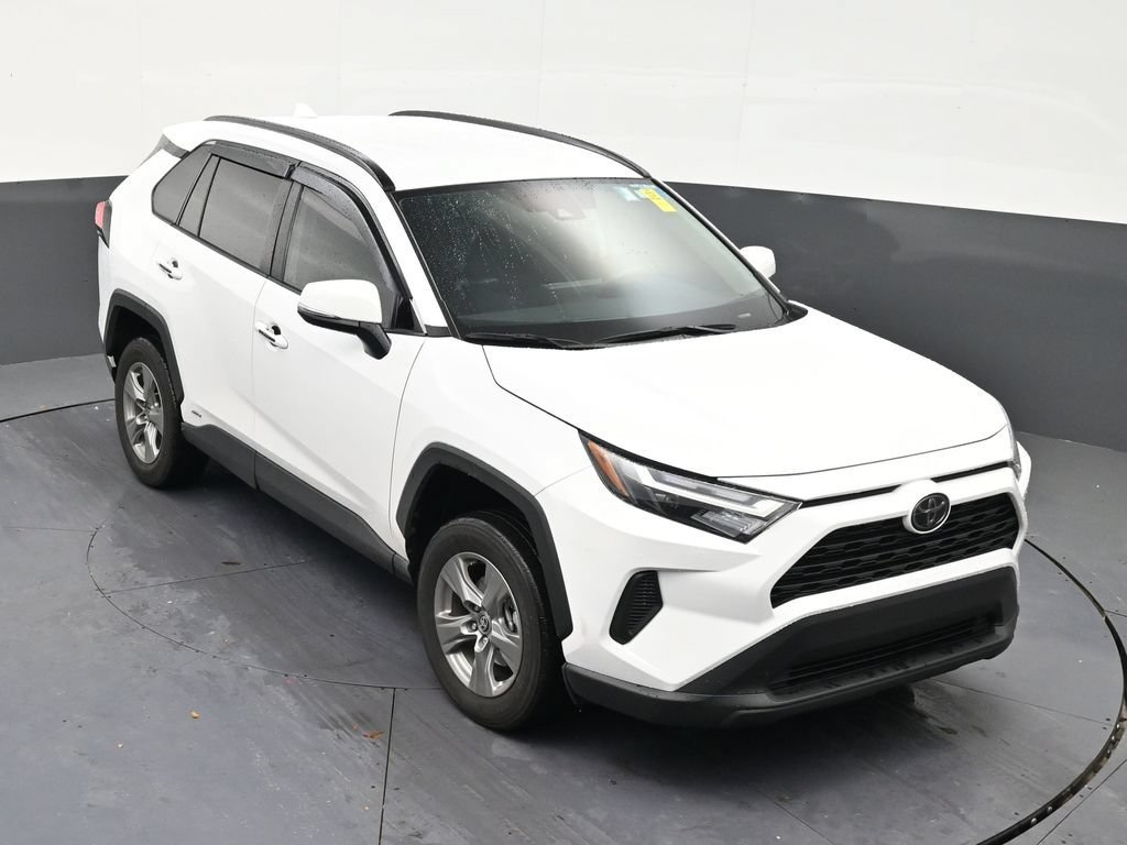Used 2025 Toyota RAV4 XLE w/ Weather Package AWD/4WD image 18