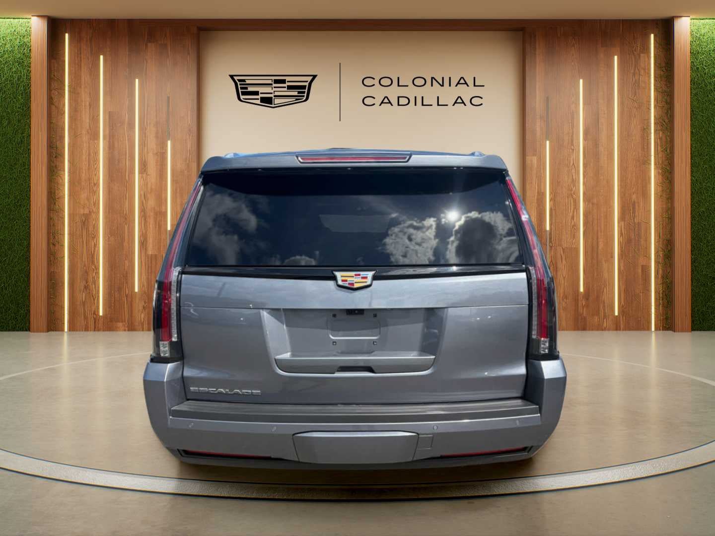 Used 2020 Cadillac Escalade ESV Luxury w/ Escalade Sport Edition AWD/4WD image 4