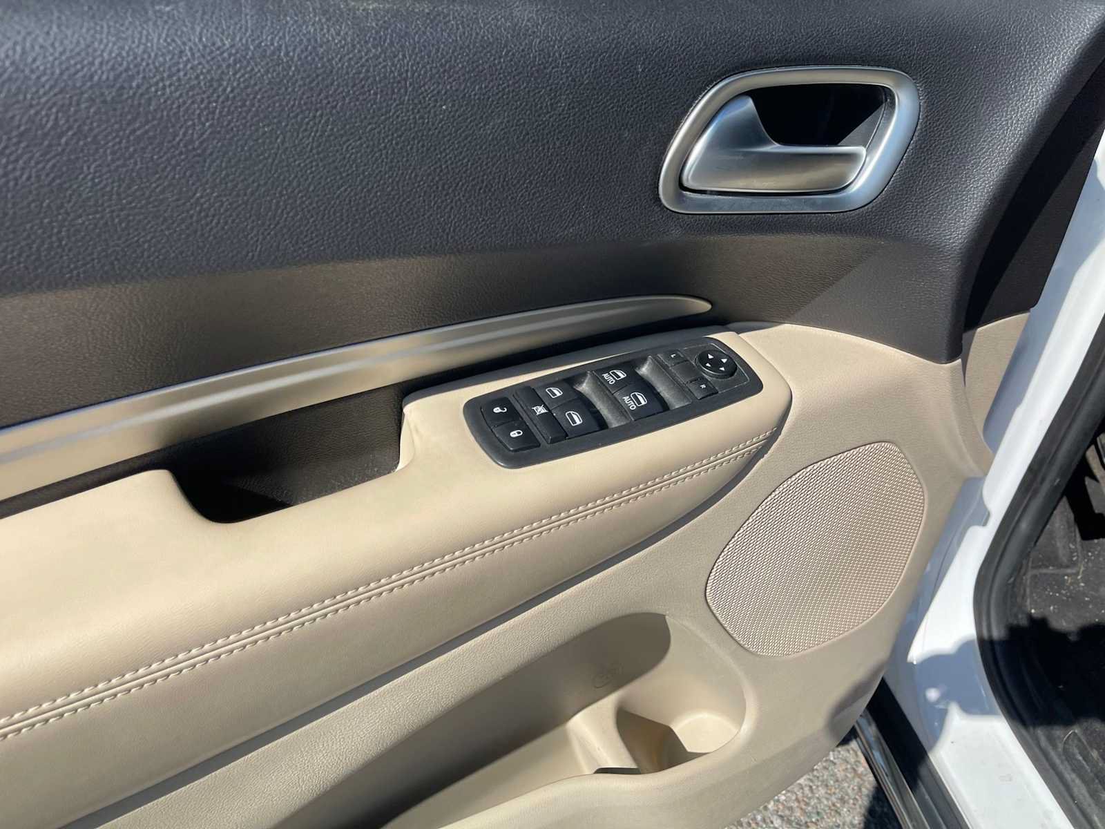 Used 2019 Dodge Durango SXT w/ 3rd Row Seating Group AWD/4WD image 11