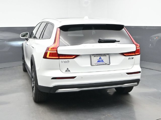 Used 2025 Volvo V60 B5 Cross Country Plus AWD/4WD image 7