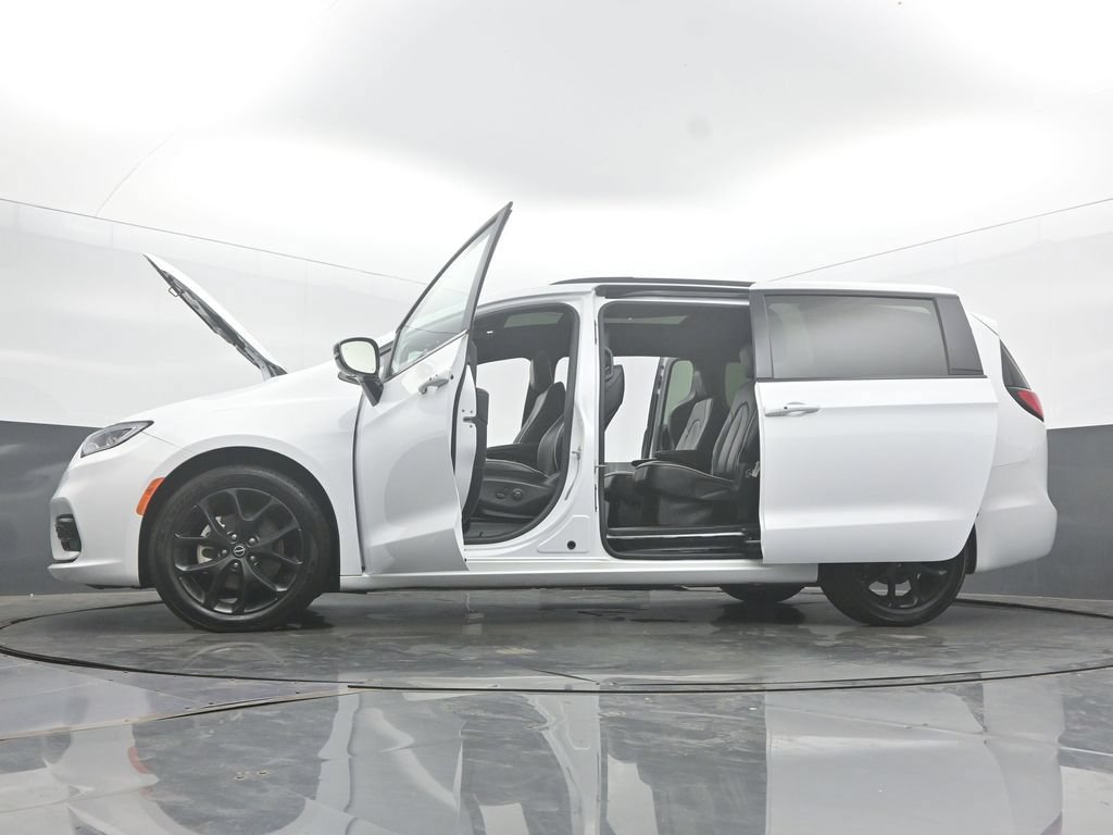 Used 2025 Chrysler Pacifica Limited FWD image 63