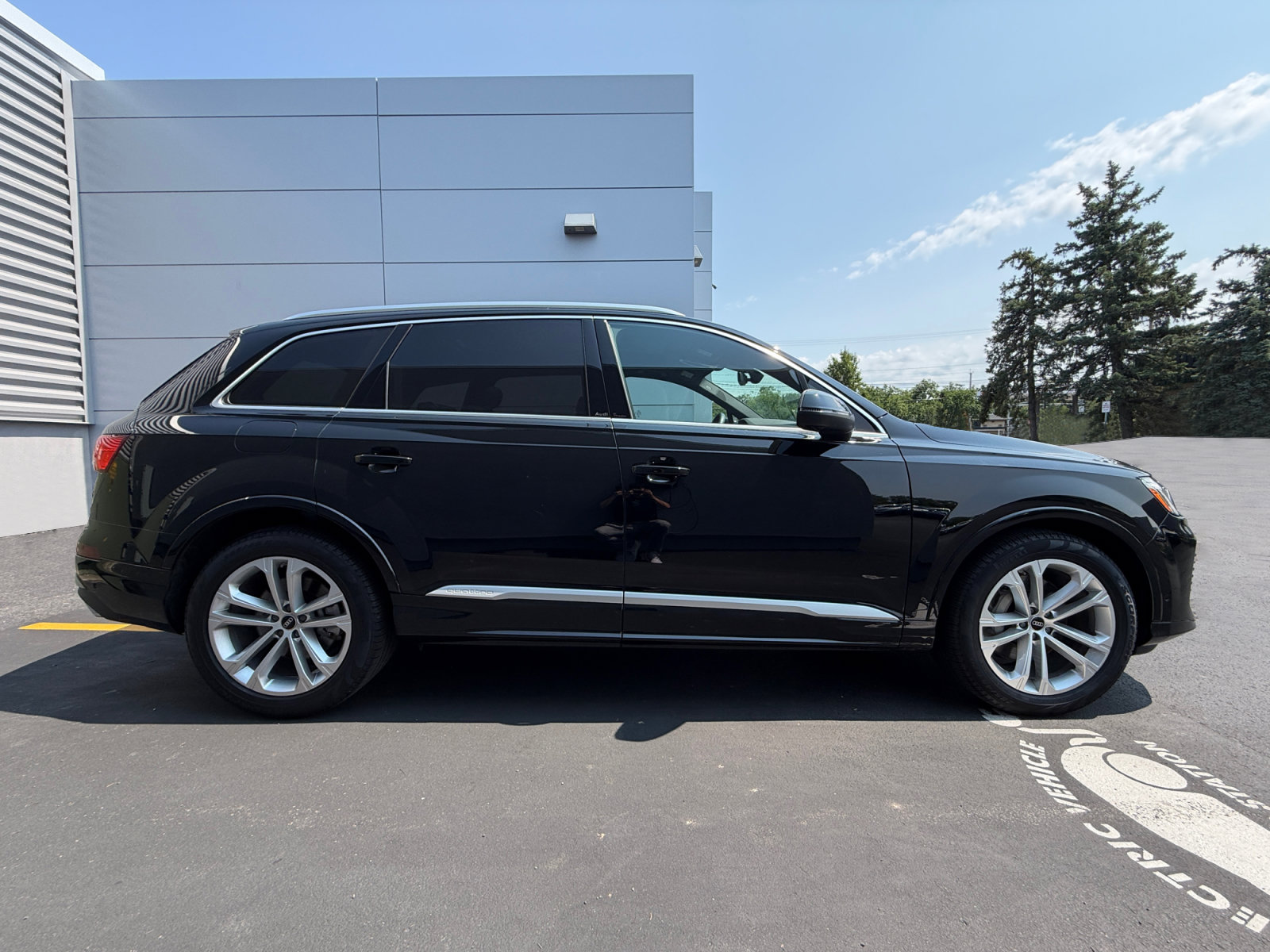 Used 2025 Audi Q7 3.0T Prestige AWD/4WD image 9