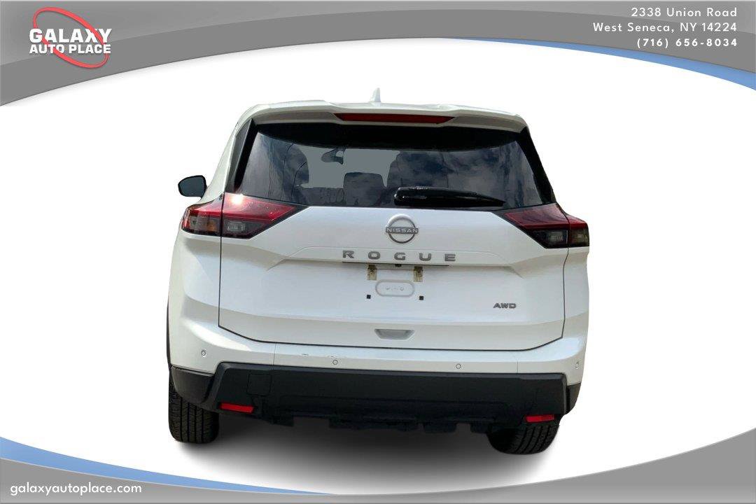 Used 2025 Nissan Rogue SV AWD/4WD image 6