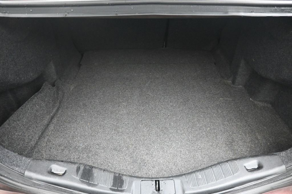 Used 2019 Ford Fusion SE FWD image 2