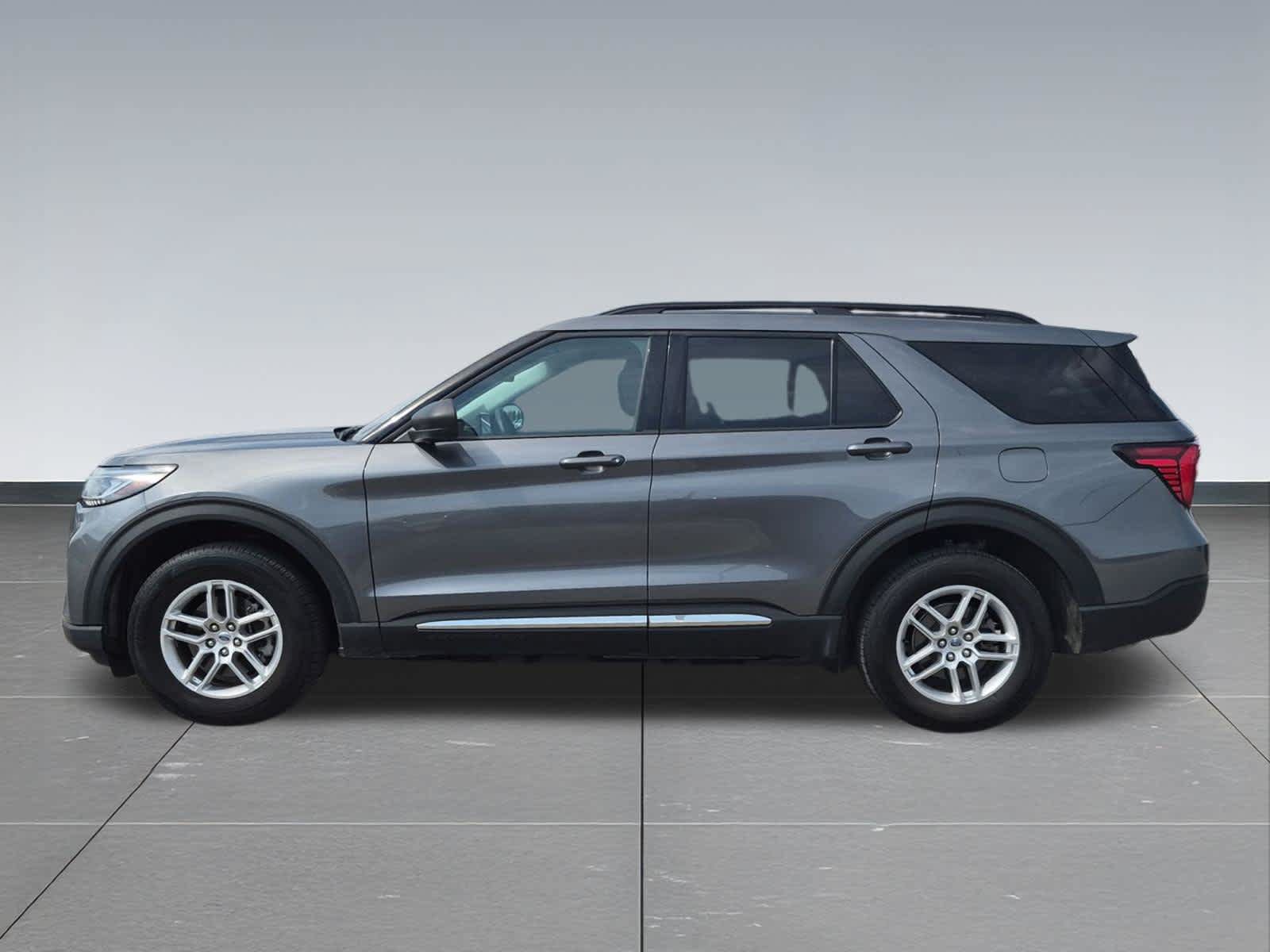 Used 2025 Ford Explorer Active AWD/4WD image 3