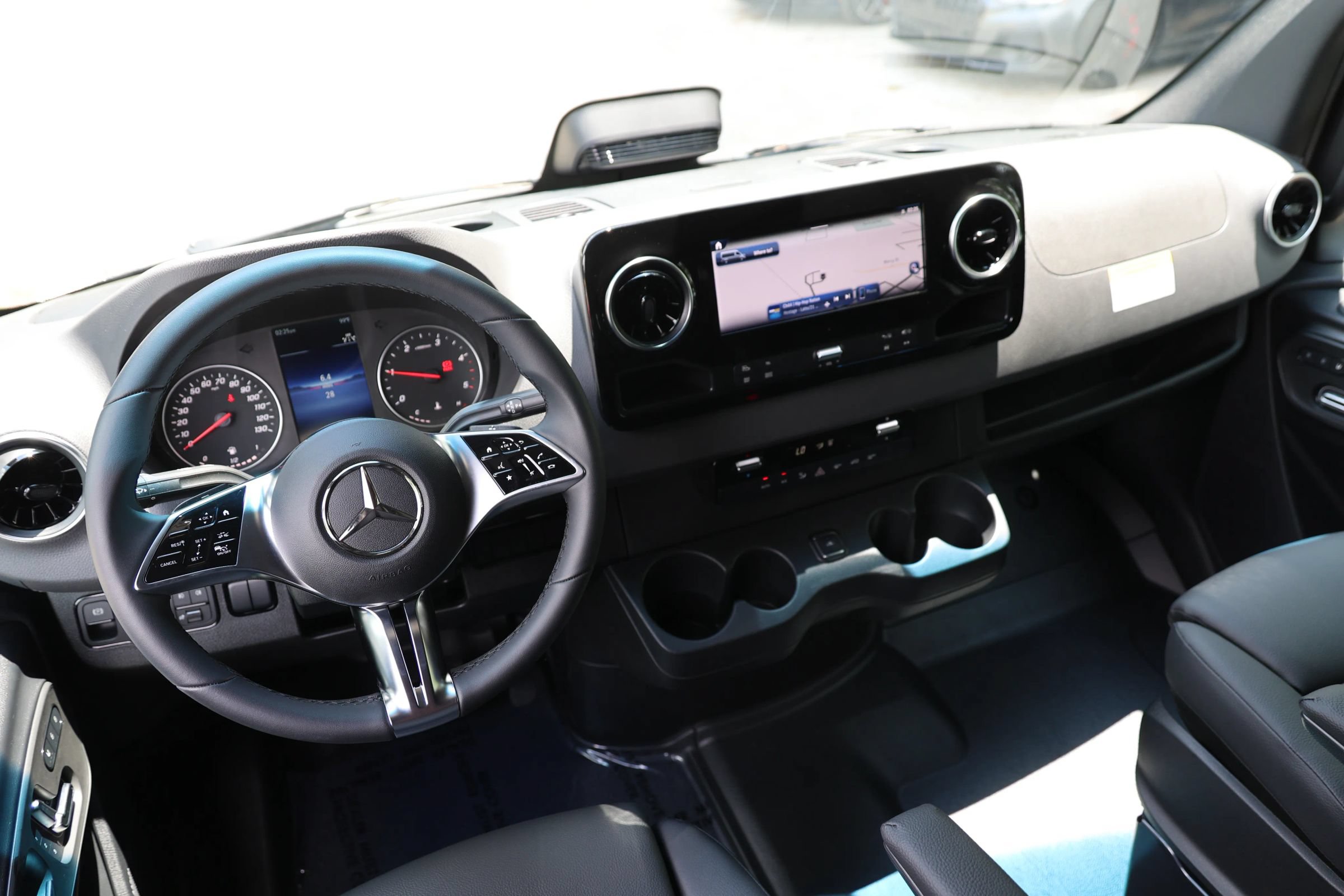 Used 2025 Mercedes-Benz Sprinter 2500 image 2