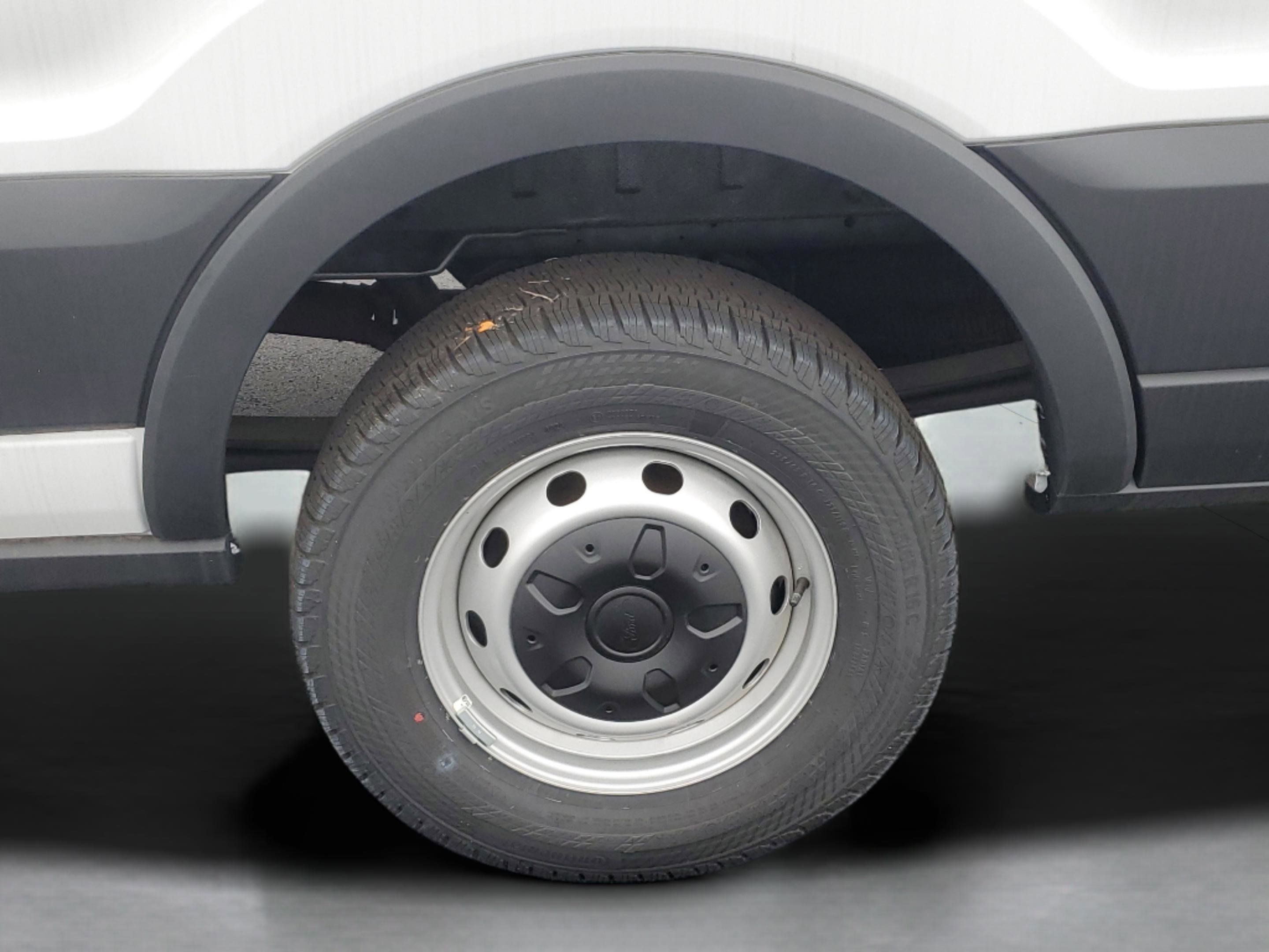 New 2024 Ford Transit 250 148 Medium Roof image 30