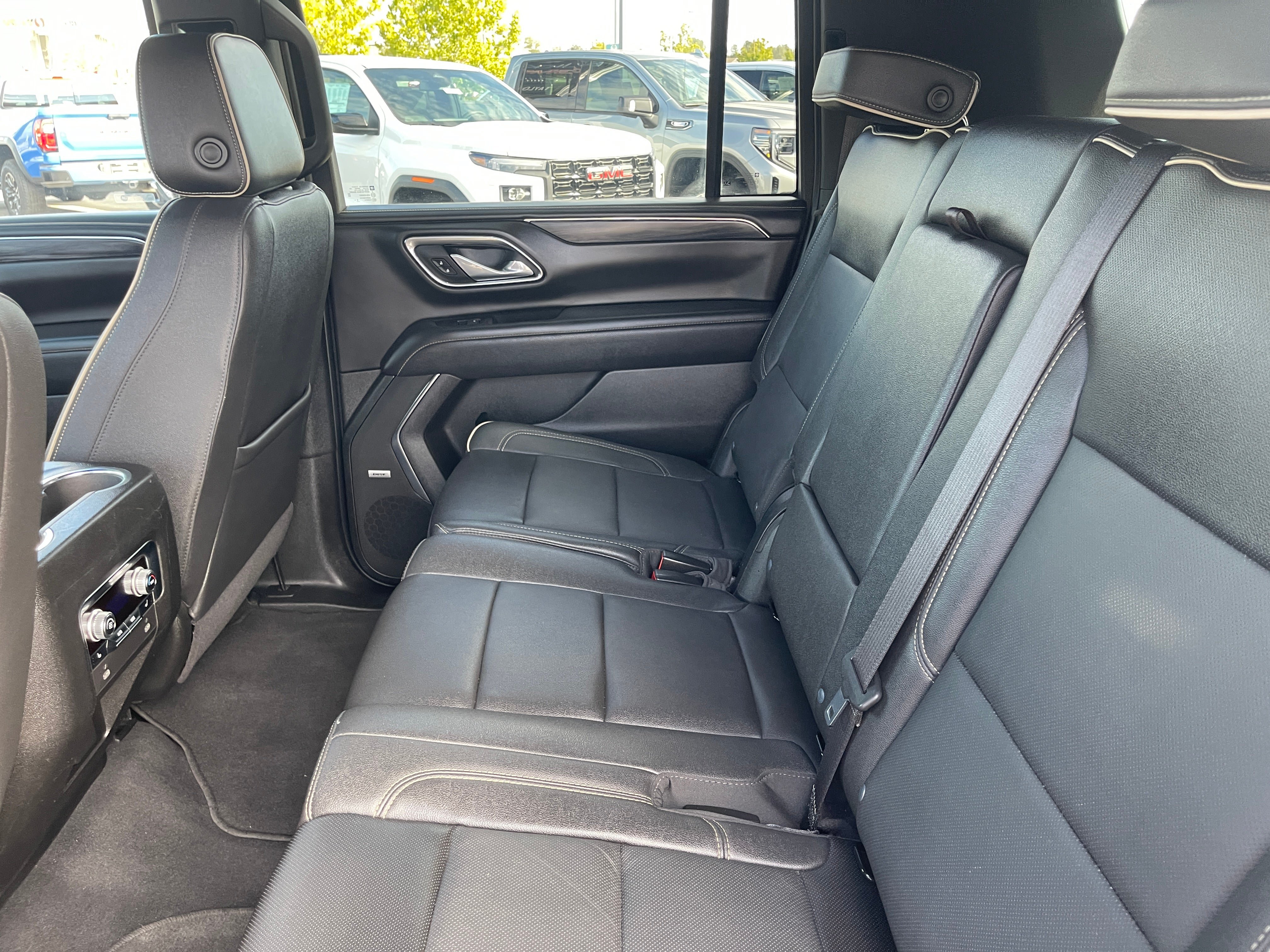 Used 2023 GMC Yukon XL SLT image 19