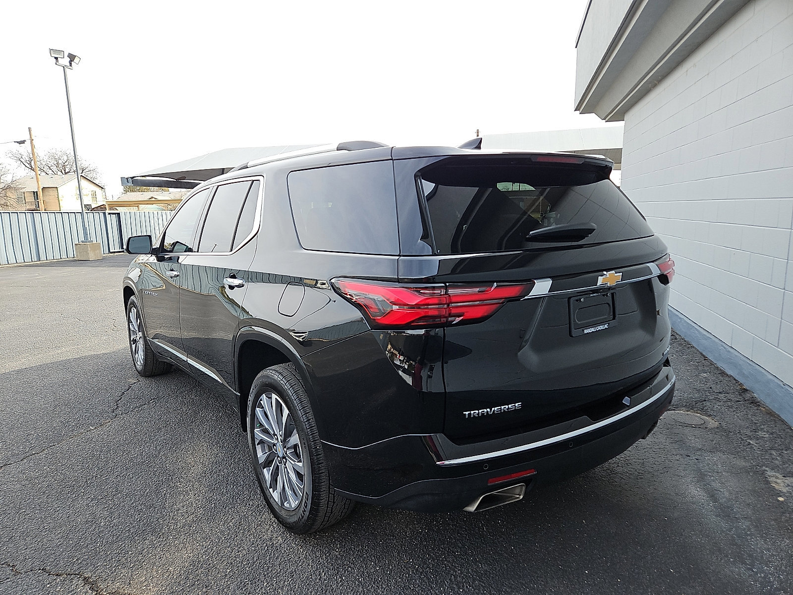 Used 2023 Chevrolet Traverse Premier image 3