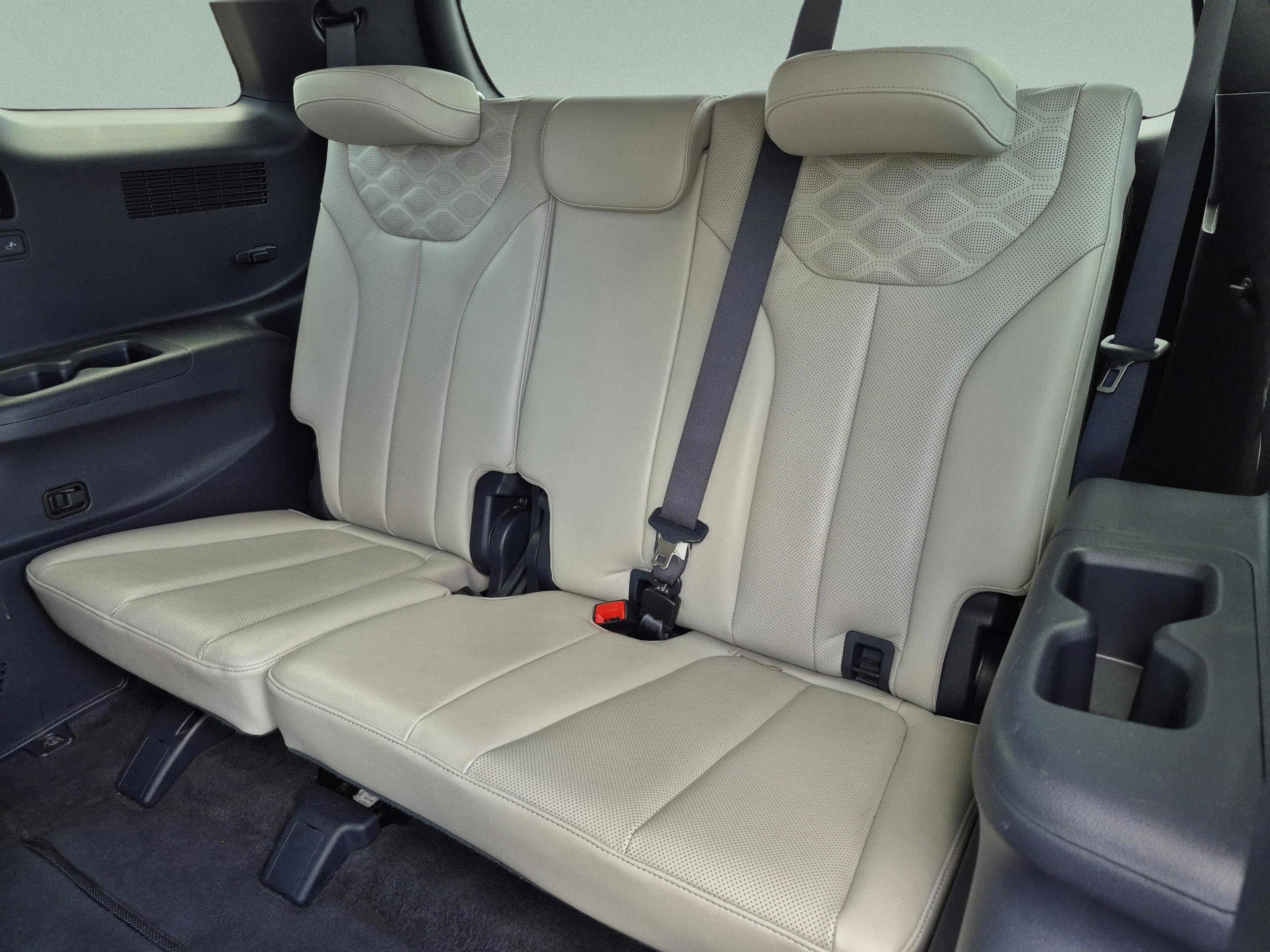 Used 2021 Hyundai Palisade Limited w/ Cargo Package FWD image 19