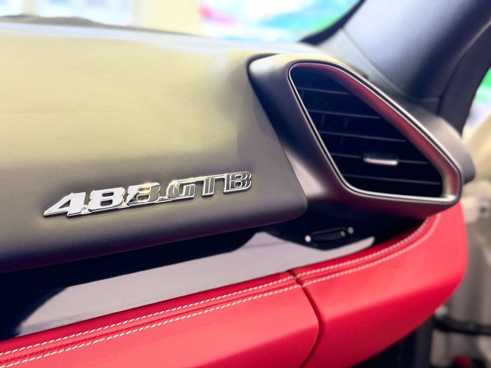 Used 2017 Ferrari 488 GTB RWD image 41