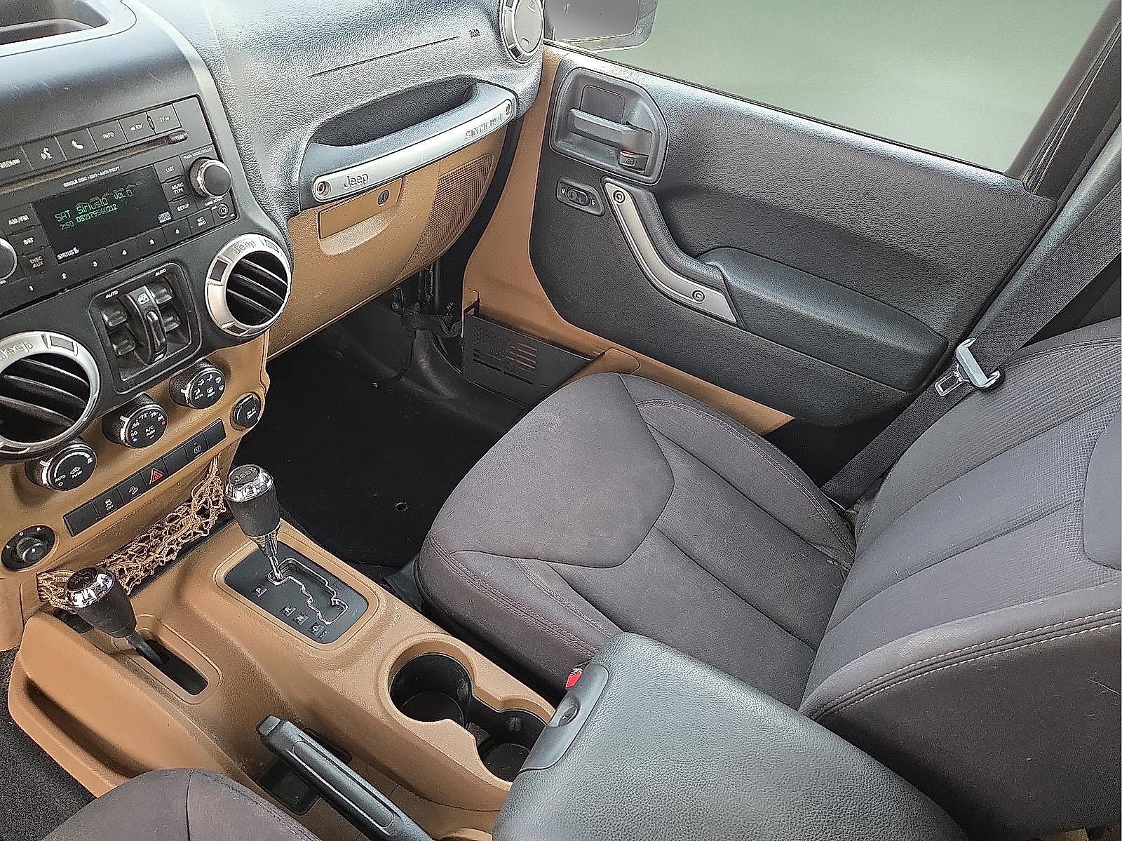 Used 2013 Jeep Wrangler Unlimited Sahara w/ Connectivity Group image 12