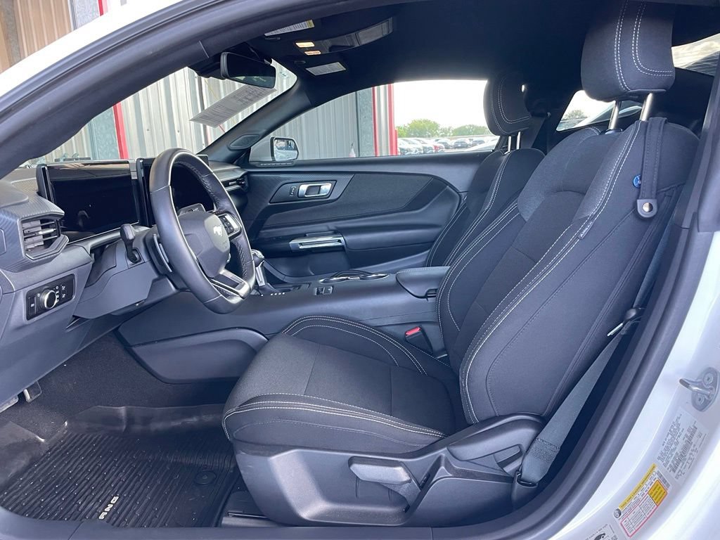 Used 2025 Ford Mustang GT RWD image 10