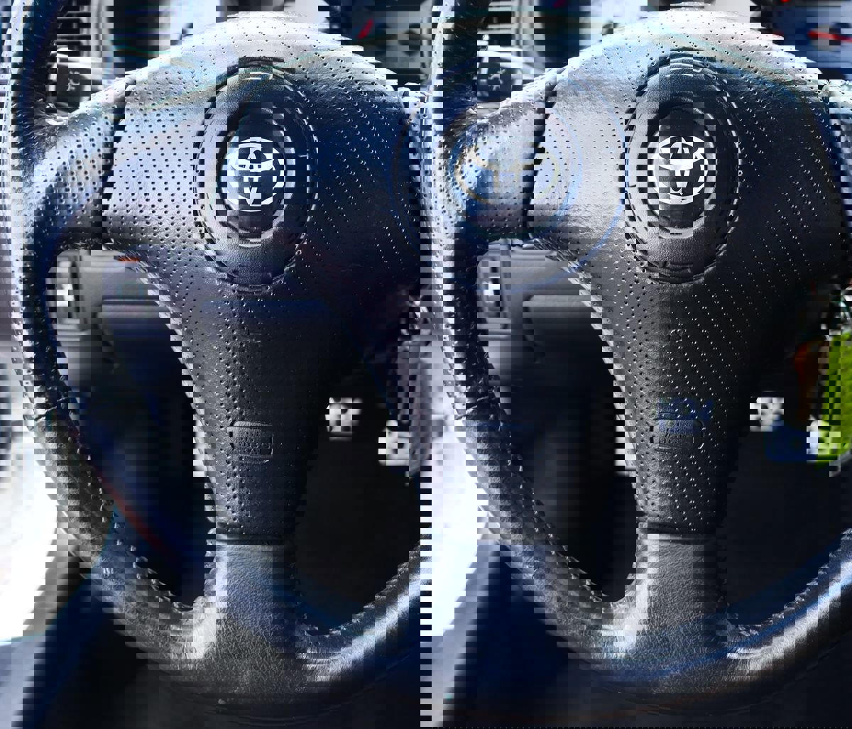 Used 2004 Toyota MR2 image 39