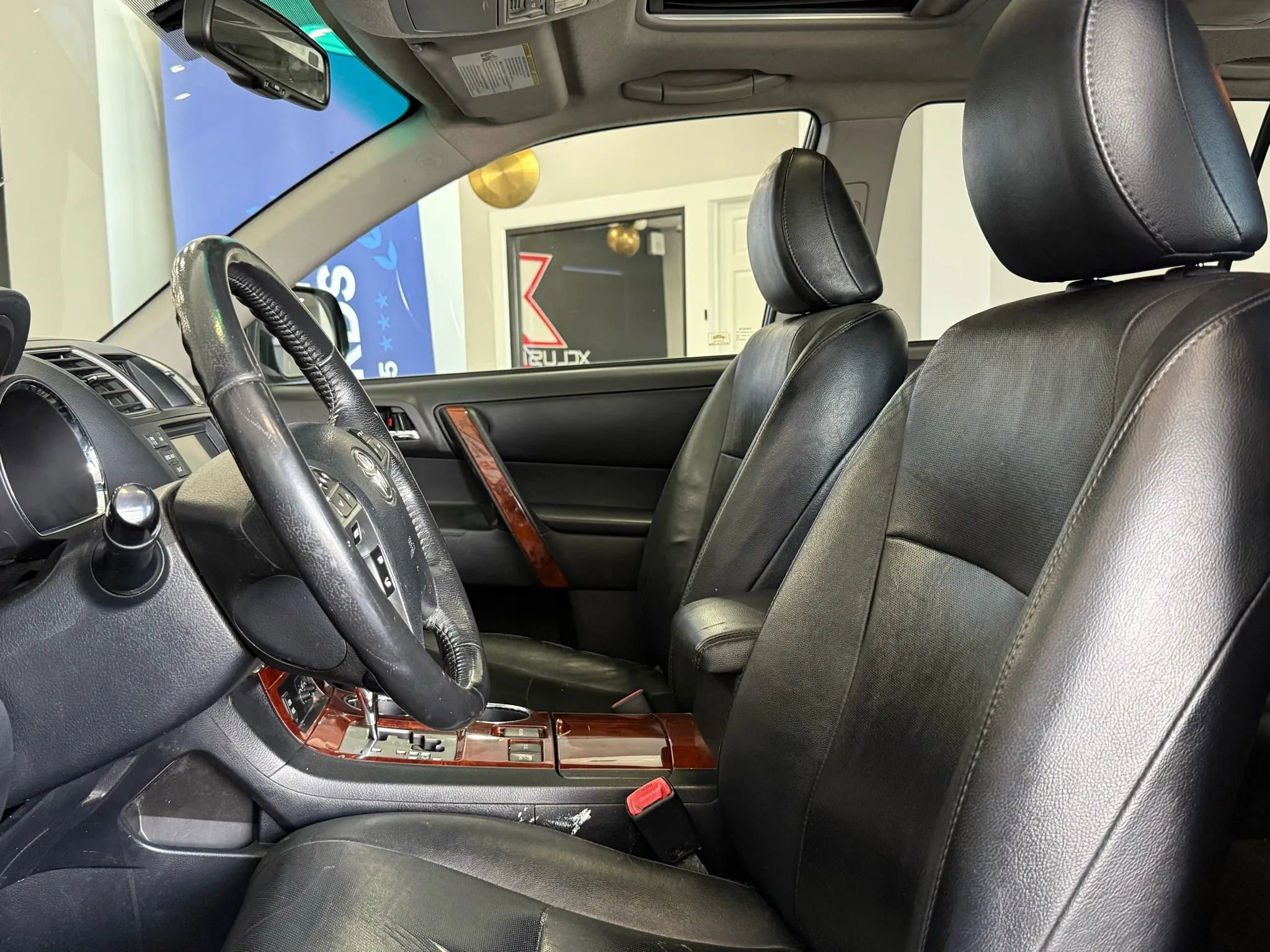 Used 2012 Toyota Highlander Limited w/ Tow Pkg image 7