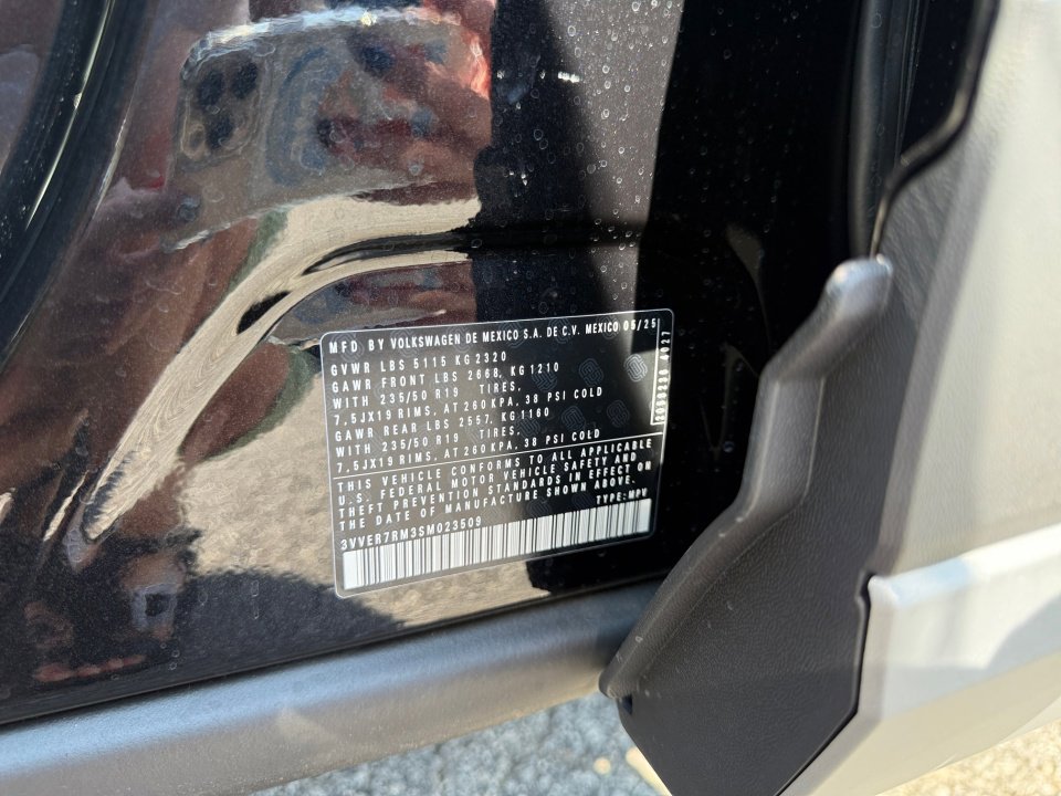 Certified 2025 Volkswagen Tiguan SE AWD/4WD image 34