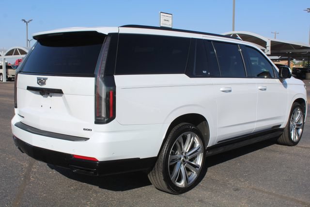 Used 2026 Cadillac Escalade ESV Platinum Sport w/ LPO, ONYX Package AWD/4WD image 3