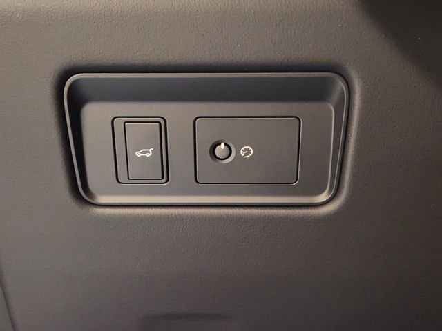 New 2026 Jaguar F-PACE SVR image 20