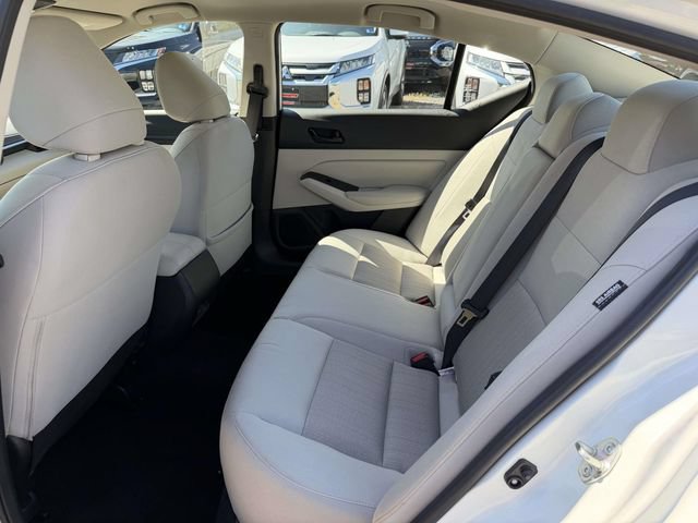 Used 2024 Nissan Altima 2.5 SV FWD image 15
