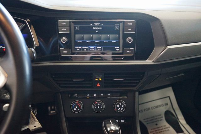 Used 2023 Volkswagen Jetta Sport image 6