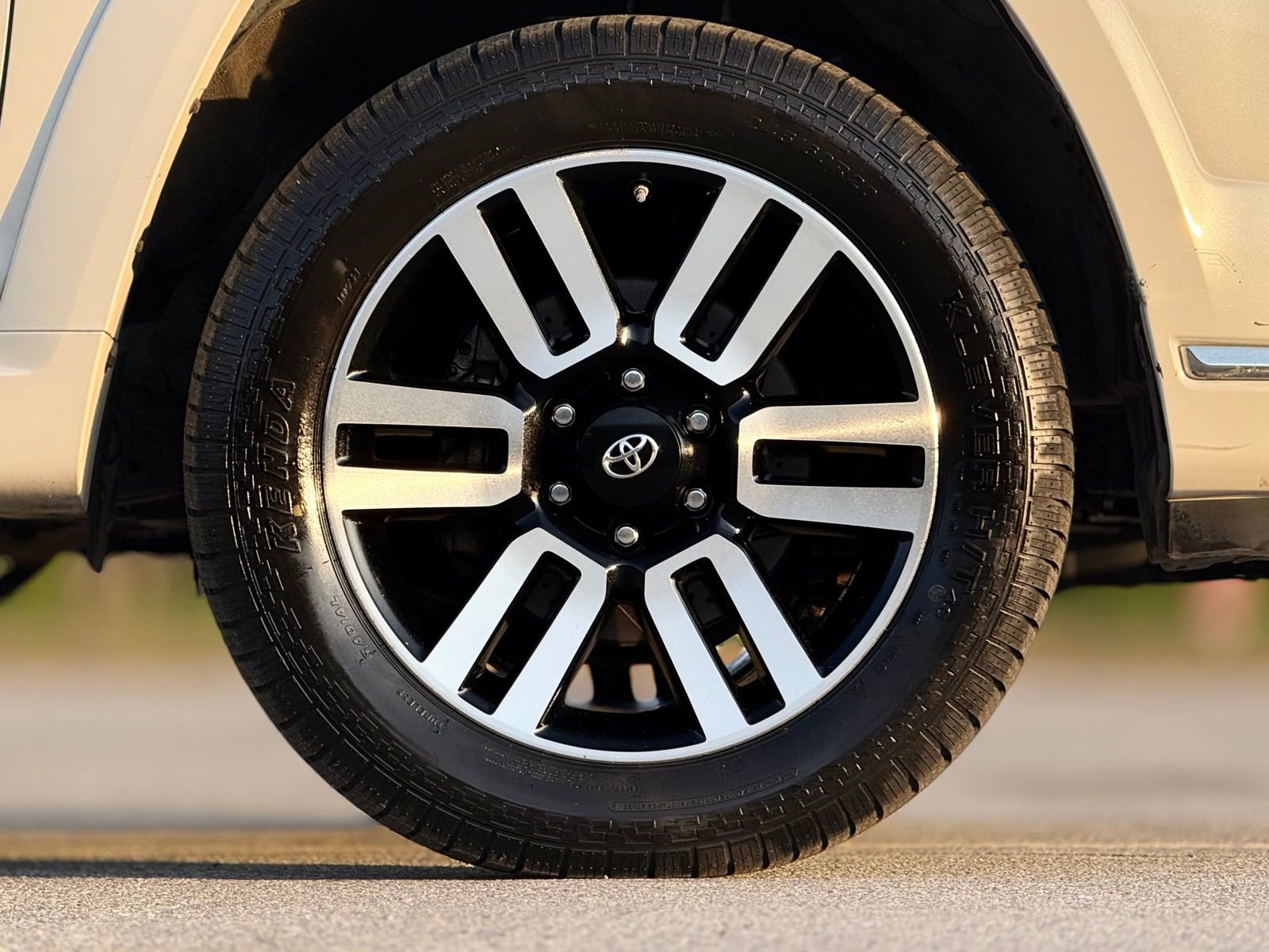 Used 2014 Toyota 4Runner Limited image 21